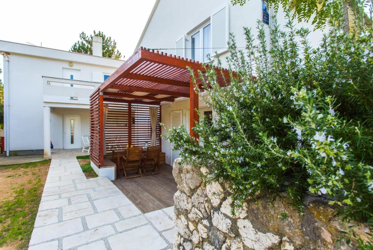 Happy Apartments Baska Екстер'єр фото