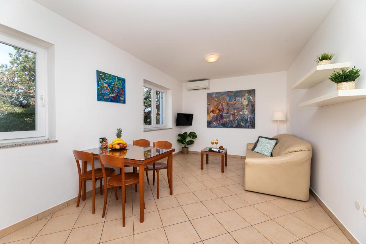 Happy Apartments Baska Екстер'єр фото